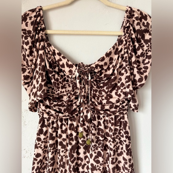 FARM RIO Leopard Print MIdi Dress with Flutter Sleeves - Picture 4 of 13